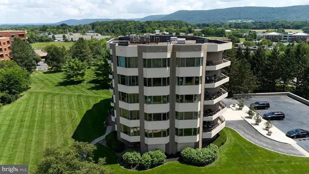 425 Windmere Dr #4a, STATE COLLEGE