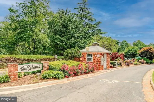7661 Provincial Dr #209, Mclean