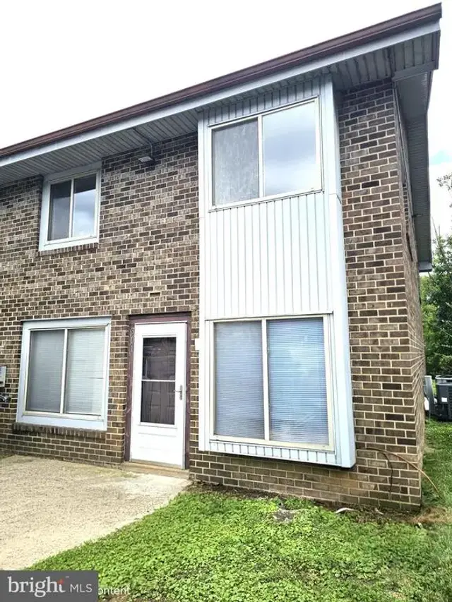 301 Cobble Creek, Newark