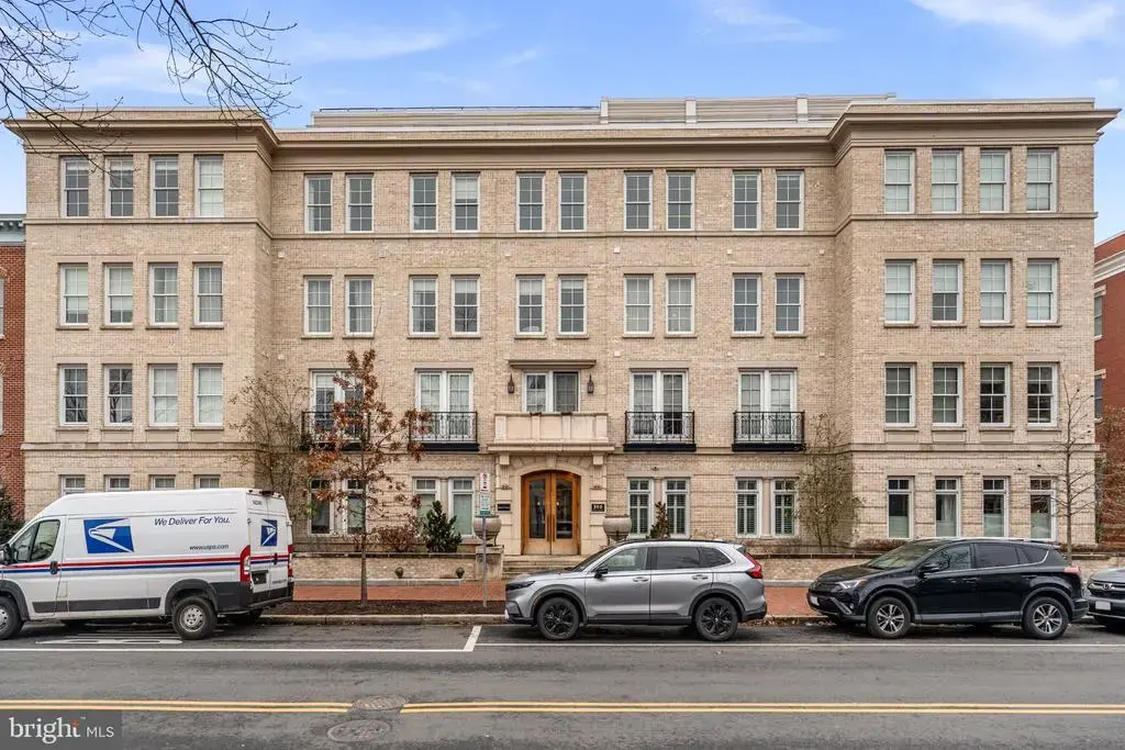 300 8th St Ne #102, WASHINGTON