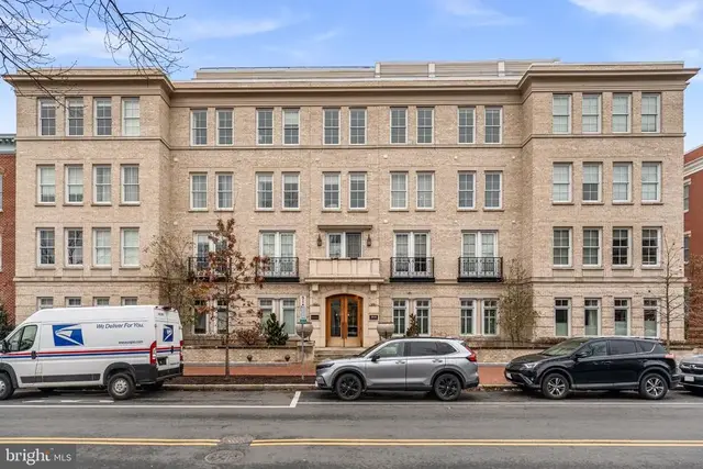 300 8th St Ne #102, Washington