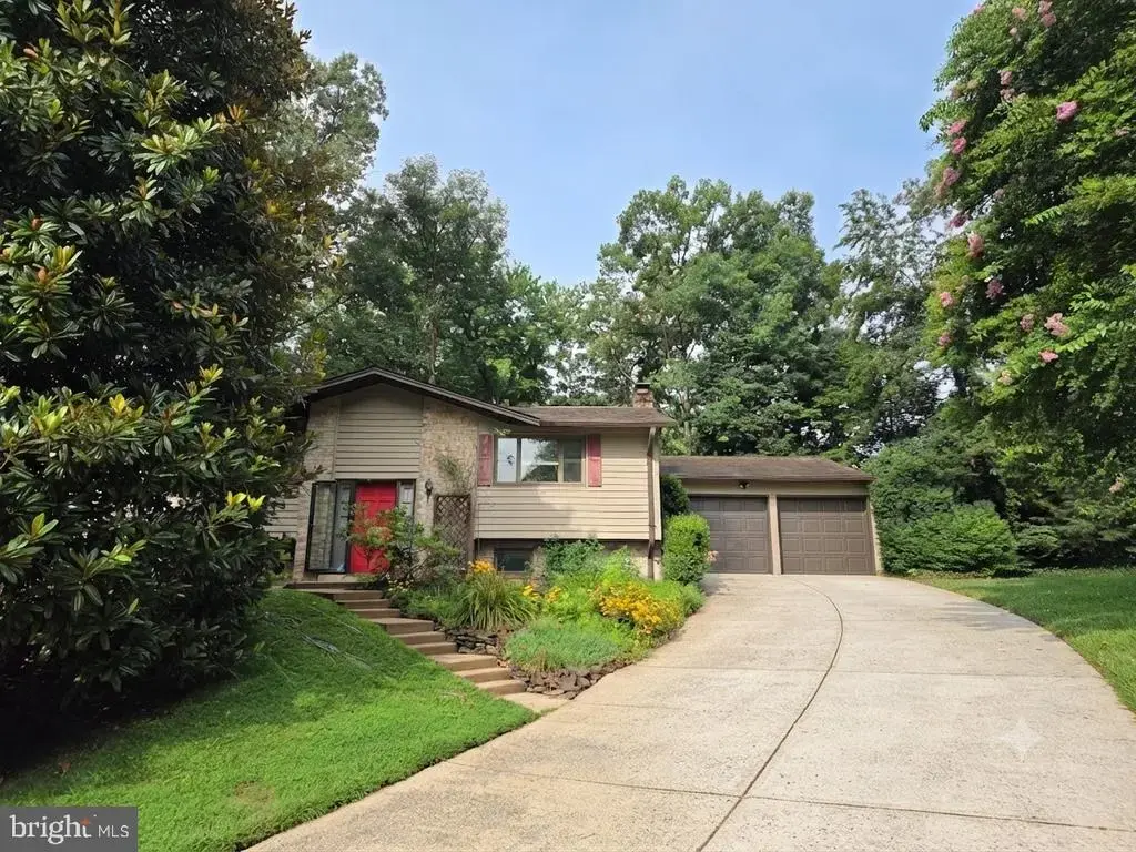 10027 W Constable Ct, FAIRFAX