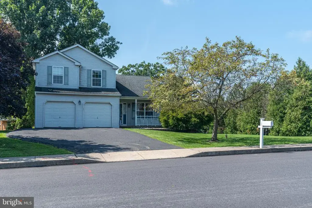 2 Live Oak Dr, QUAKERTOWN