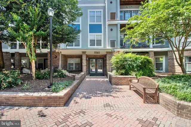 5565 Seminary Rd #415, Falls Church