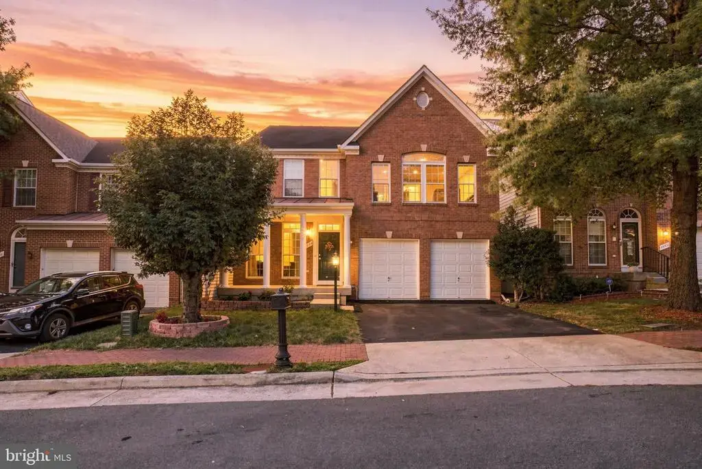 9954 E Hill Dr, LORTON