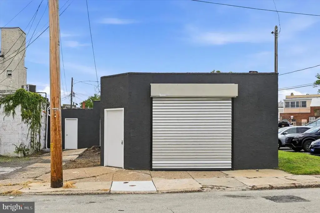 806 Powell Ave, DARBY