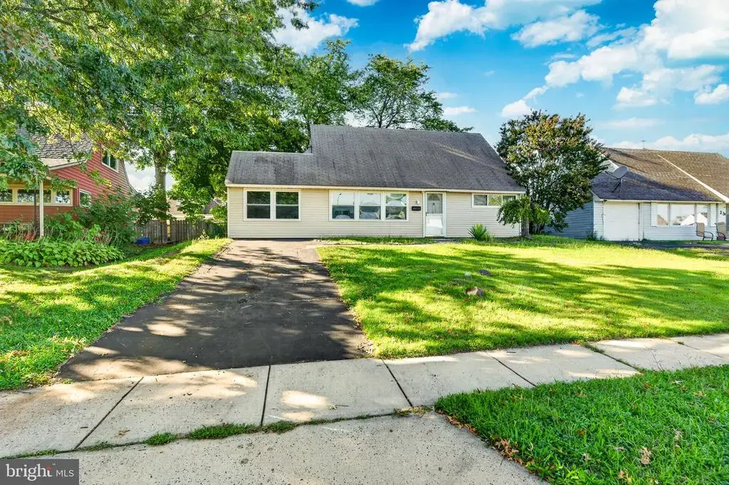 19 Vicar Ln, LEVITTOWN