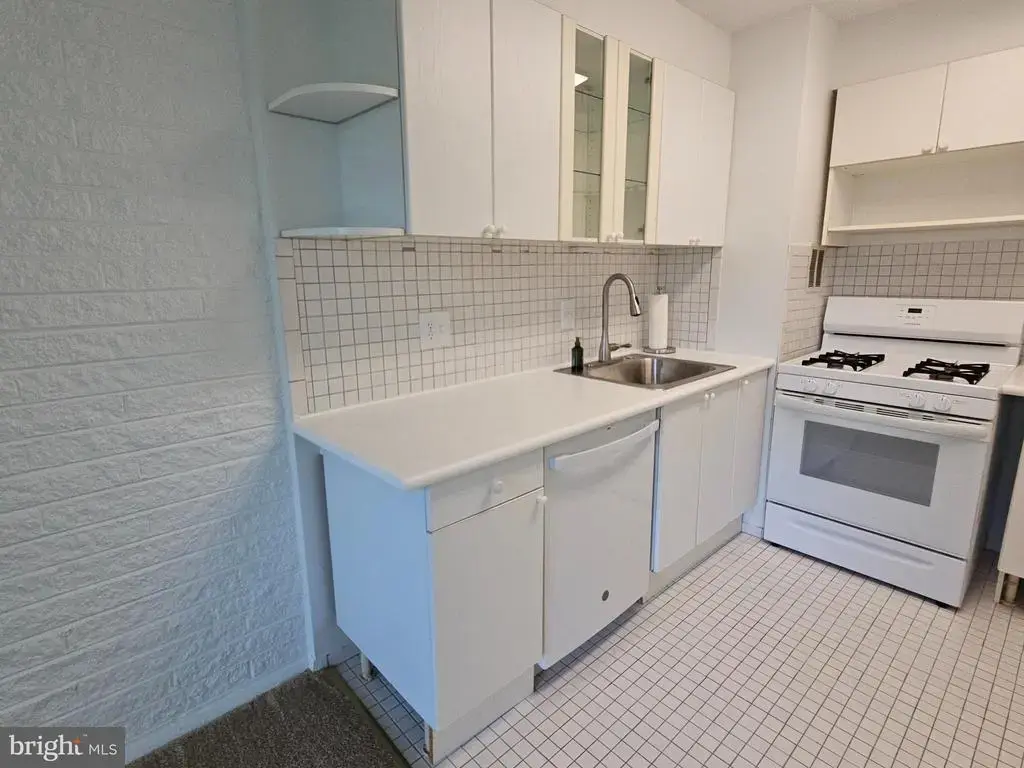 1828 Metzerott Rd #204, HYATTSVILLE