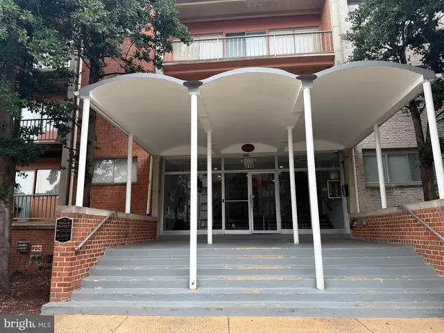 5851 Quantrell Ave #105, Alexandria