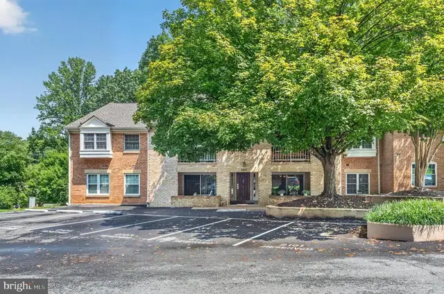 5821 Cove Landing Rd #302, Burke
