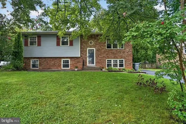 14521 Lock Dr, Centreville