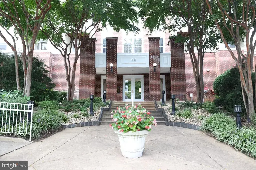 1641 International Dr #410, MCLEAN