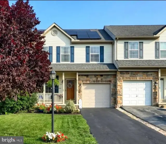 243 Maple Dr, Hanover
