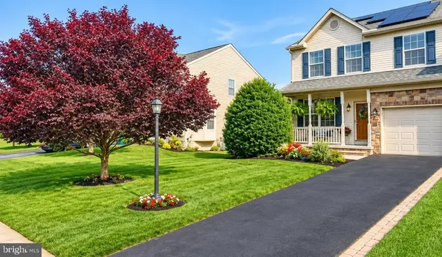 243 Maple Dr, Hanover