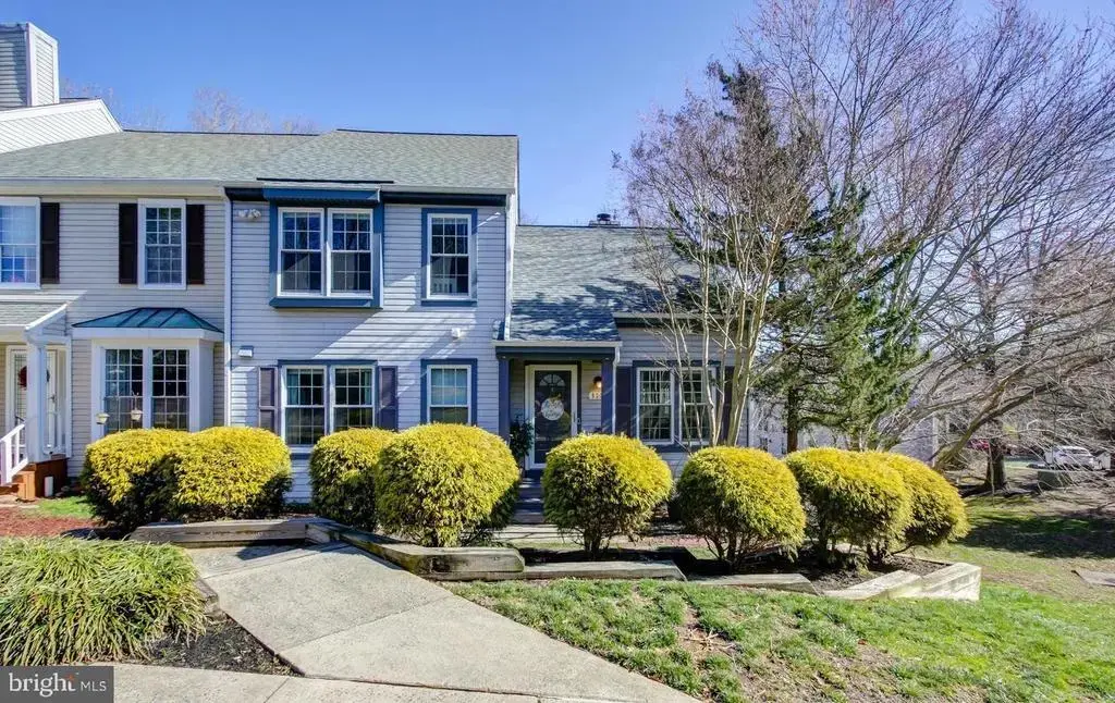 8200 Maple Ridge Ave, SPRINGFIELD
