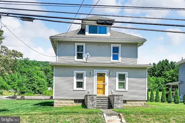 653 E Market St, Williamstown