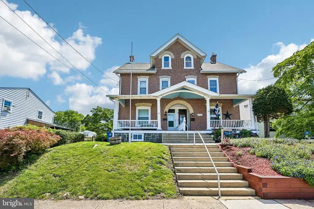56 E Fairview Ave, SELLERSVILLE