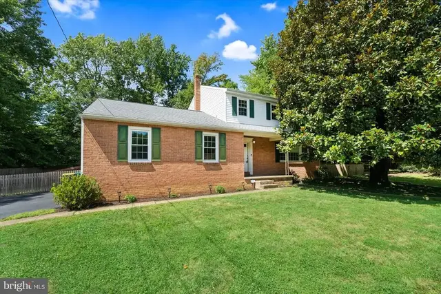 8 Janice Dr, Wilmington