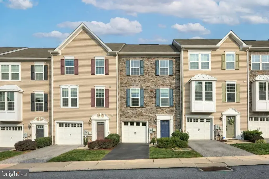 915 Brechin Ln #46, YORK