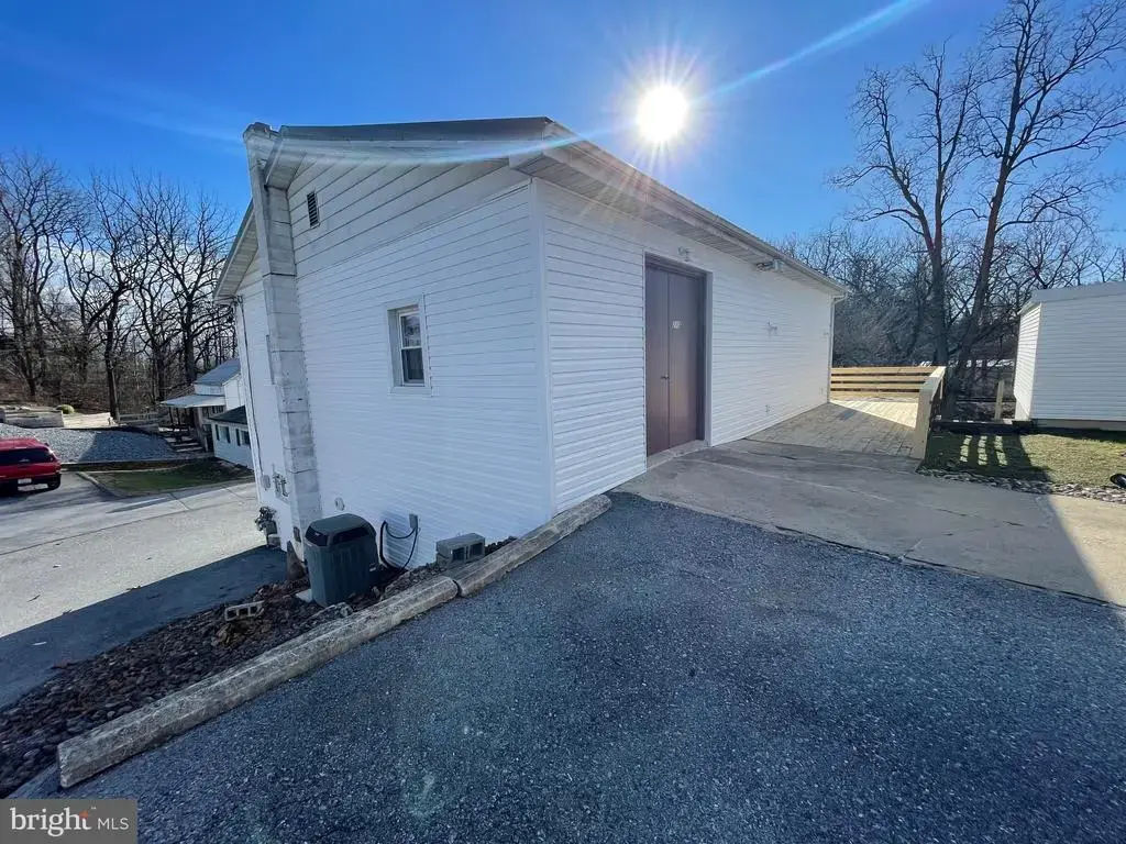 210 N Centre Ave #apartment A, LEESPORT