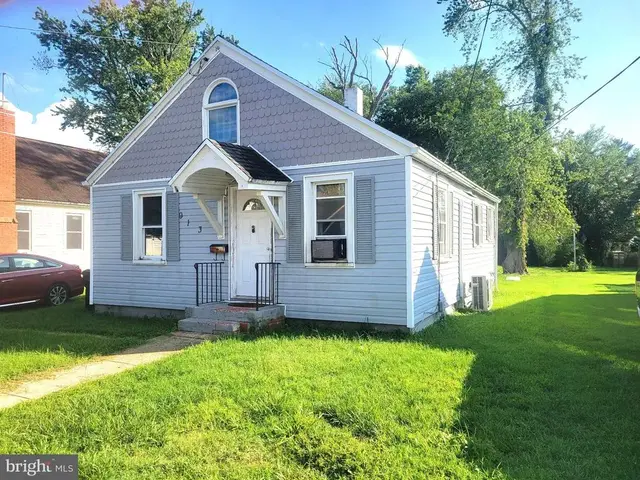 913 Roslyn Ave, Cambridge
