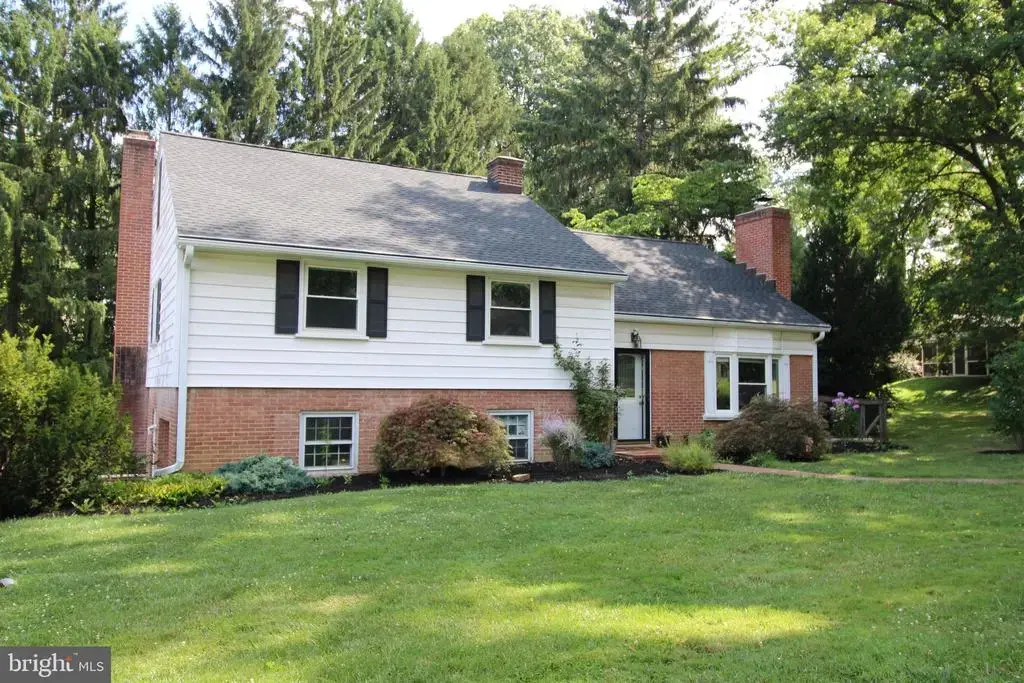 1133 Colonial Rd, LANCASTER