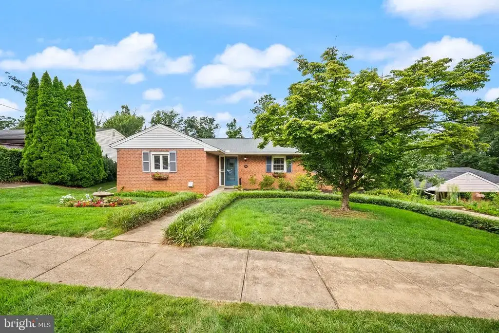 916 N Overlook Dr, ALEXANDRIA