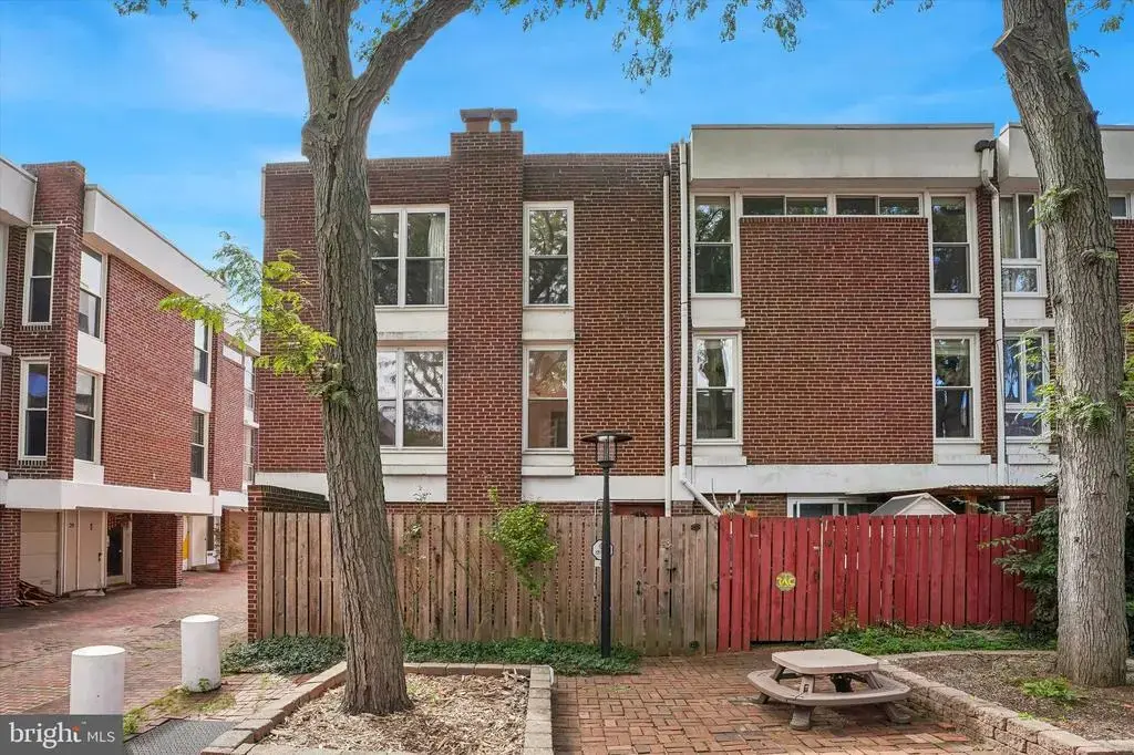 43 University Mews, PHILADELPHIA