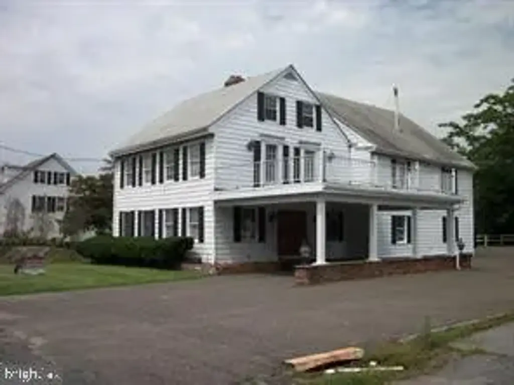911 Route 130 S, CINNAMINSON