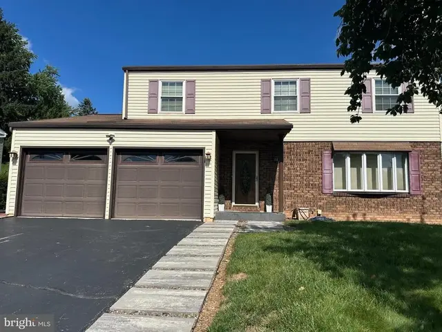 566 Thrush Ct, Harrisburg