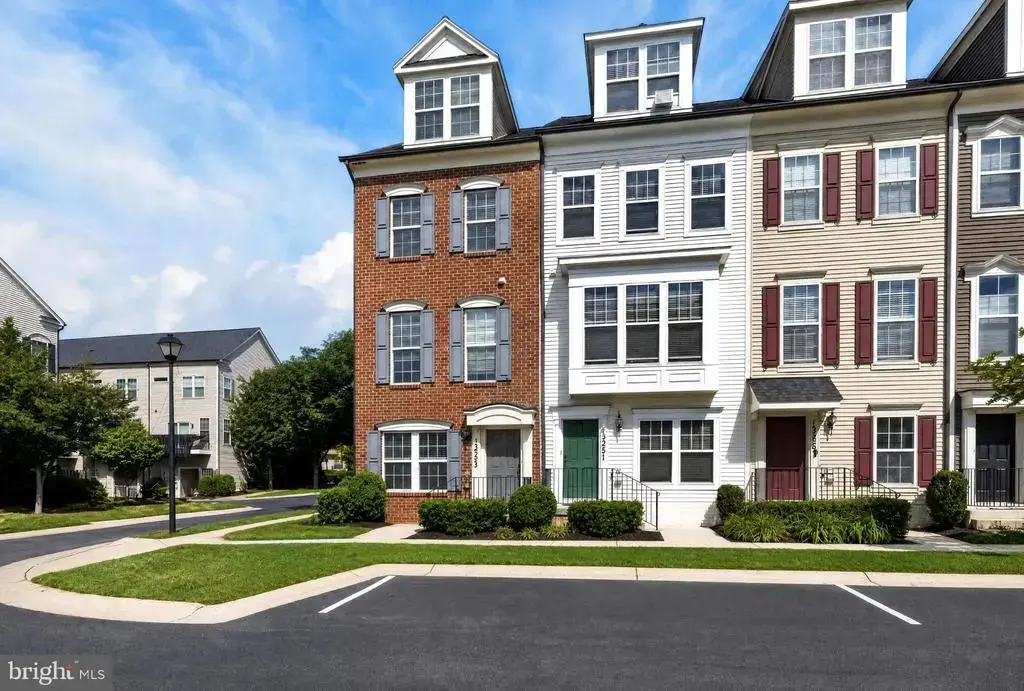 13233 Orsay St #1301, CLARKSBURG