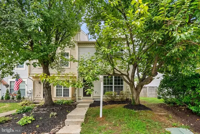 9611 Hingston Downs, Columbia