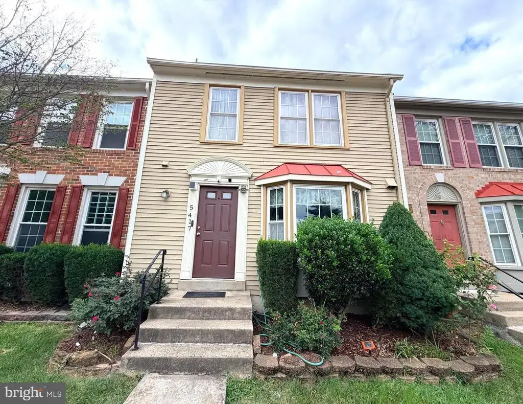 5417 New London Park Dr, FAIRFAX