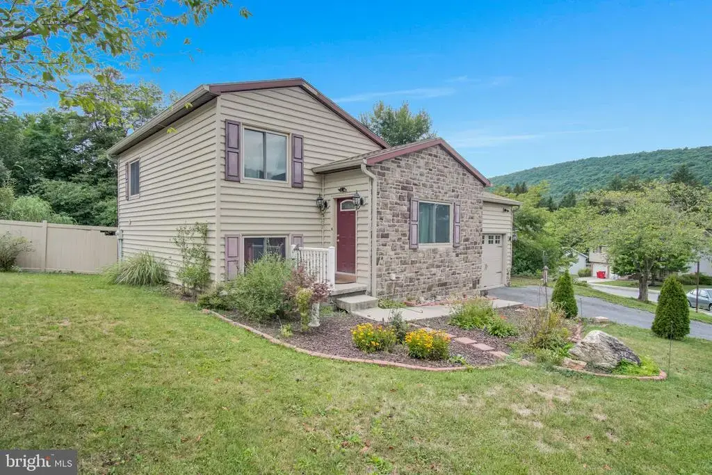 16 Yankee Dr, MT HOLLY SPRINGS