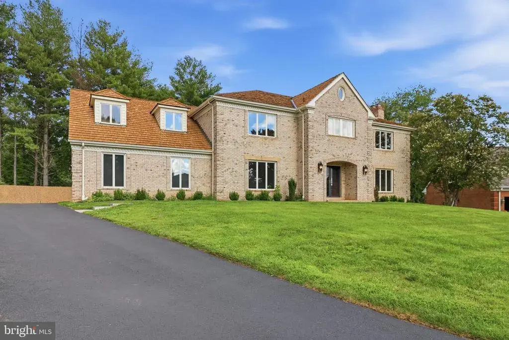 6294 Dunaway Ct, MCLEAN