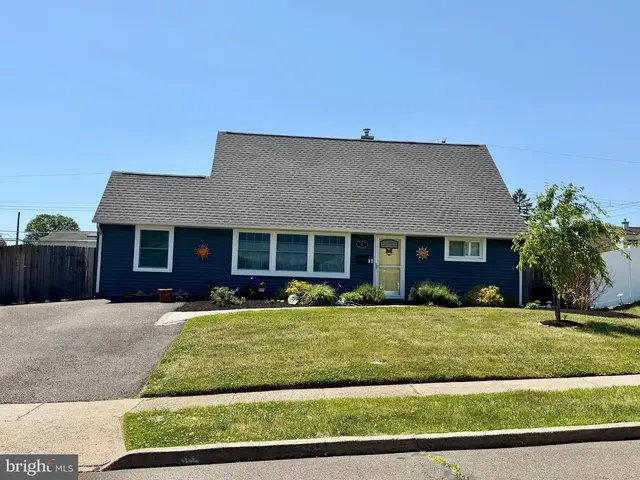 33 Underwood Rd, Levittown