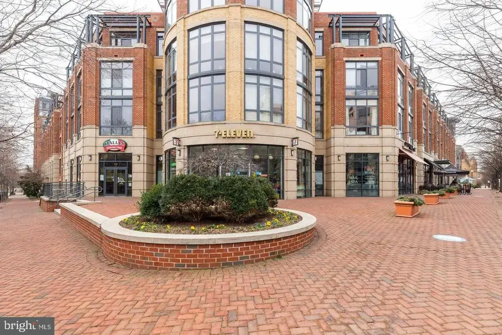 520 John Carlyle St #232, ALEXANDRIA