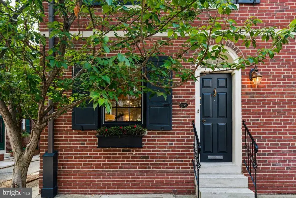 1110 Waverly St, PHILADELPHIA