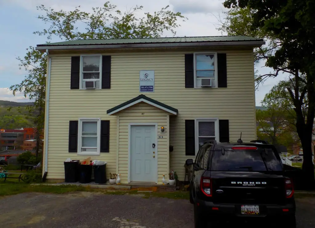 187 Bowery St #a/b, FROSTBURG