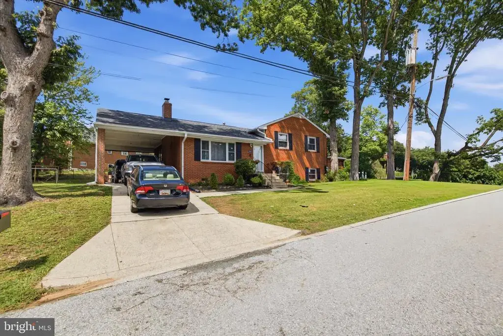 8802 Sterling, HYATTSVILLE