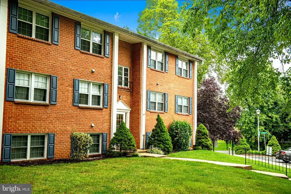 242-e Crocker Dr #242-e, BEL AIR