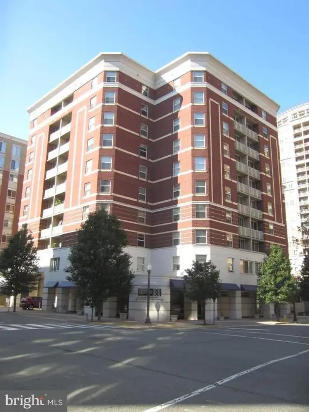 880 N Pollard St #704, ARLINGTON