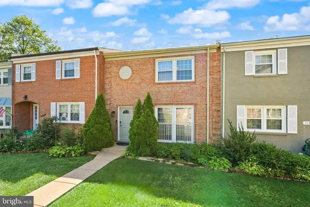 7471 Jayhawk St, ANNANDALE