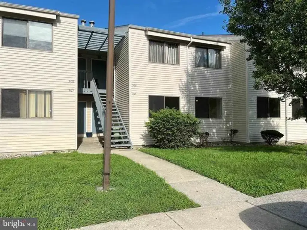 309 Noahs Landing #309, PLEASANTVILLE
