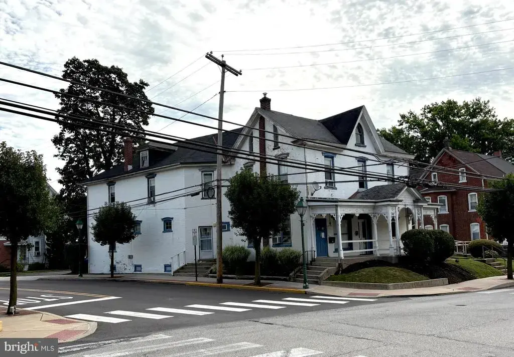105 S Main, HATFIELD