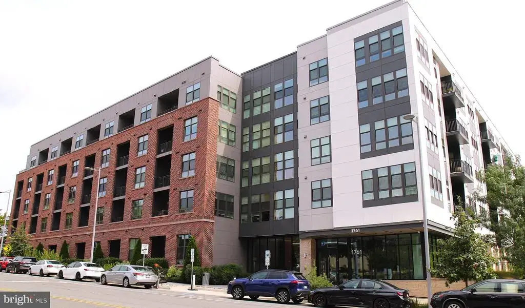 1761 Old Meadow Rd #119, MCLEAN
