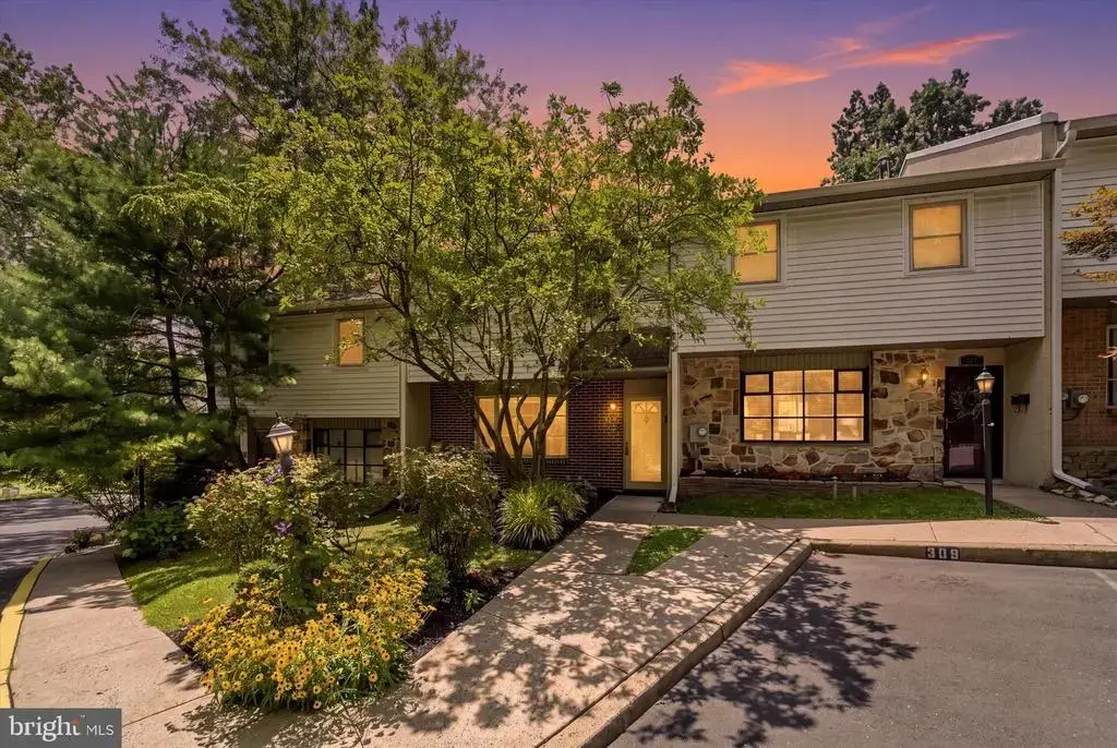 310 Woodside Cir, DRESHER