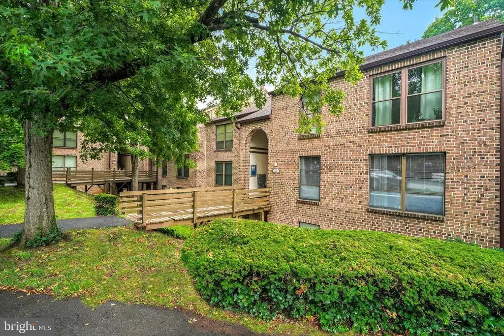 12-e Fairway Rd, READING