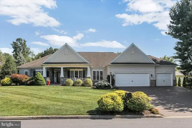 13 Springdale Way, Mechanicsburg