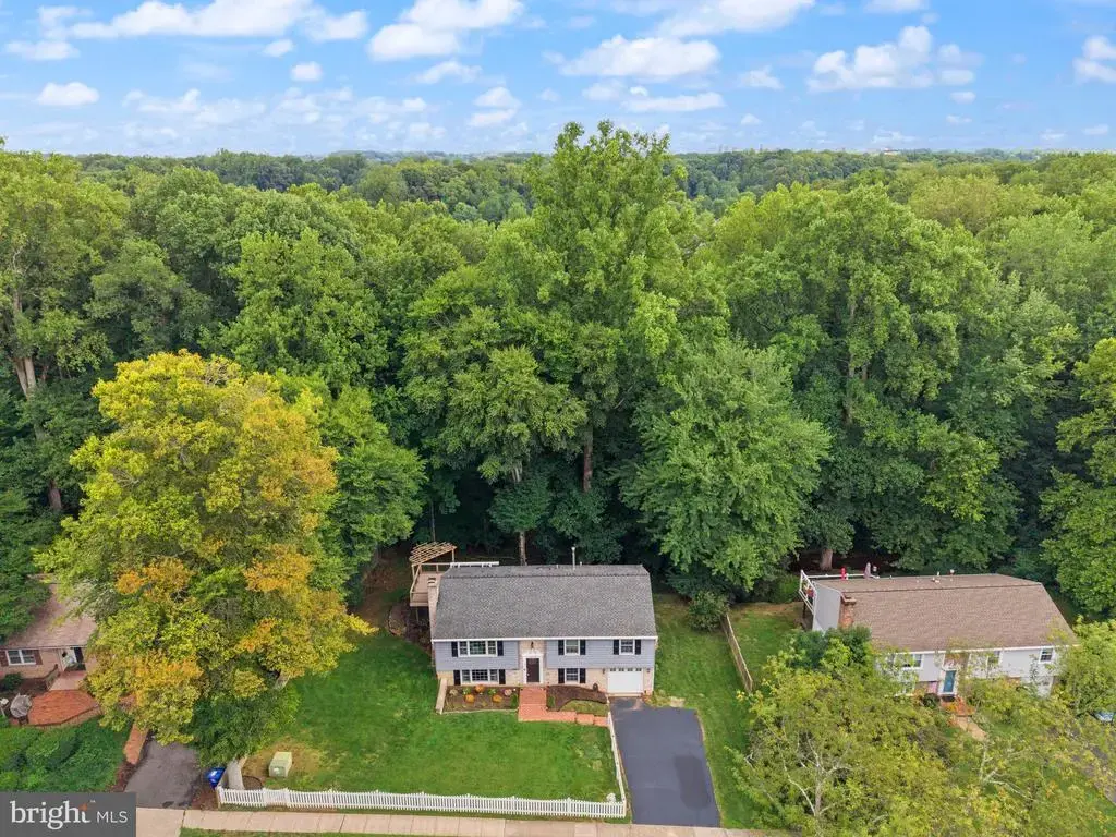 10102 Spring Lake Ter, FAIRFAX